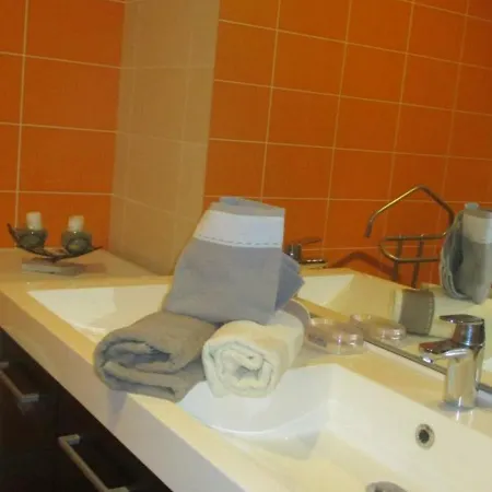 Maison De Ferme Renovee Avec Spa, Salle De Jeux Et Activites Pour Enfants - Fr-1-489-28 Holiday home *